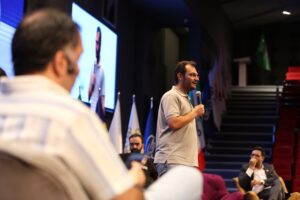 تعامل بین بازار و قانون گذار بهترین نتیجه را می‌دهد