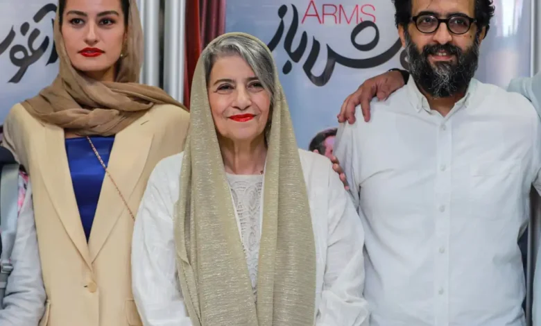 اکران مردمی «آغوش باز»