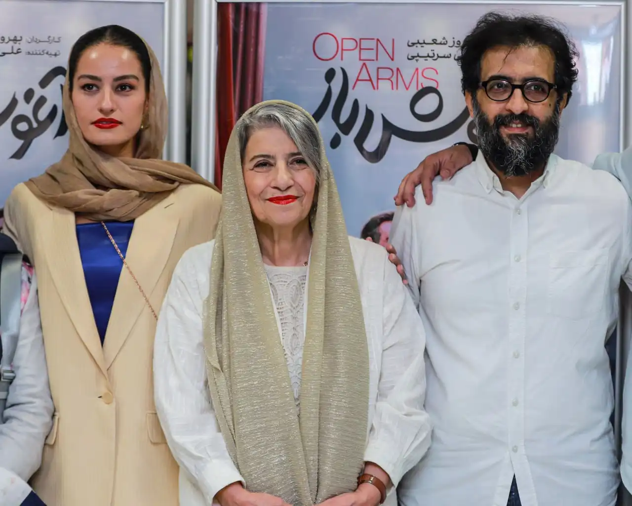 اکران مردمی «آغوش باز»