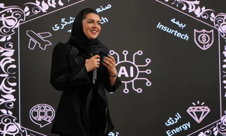 بهاره شریفیون، مدیرعامل هلدینگ سپاس در مراسم پایان سال هلیدنگ سپاس