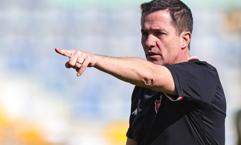 مربی پرسپولیس فعلا ماندگار شد/ برکناری چند هفته عقب افتاد؟!