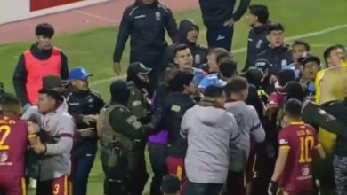 آشوب در فوتبال بولیوی/ ۱۷ اخراجی و گاز اشک آور زدن پلیس