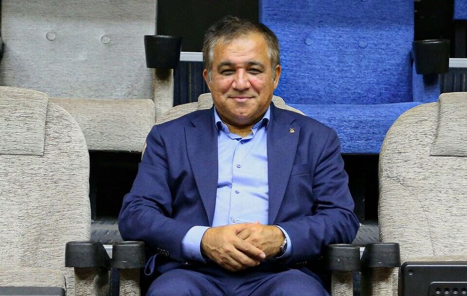 ناراحتی تاجرنیا از تساوی با استقلال
