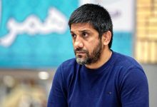 عکس| تابلو عجیب در اتاق علیرضا دبیر در فدراسیون کشتی/ کلاژ آقاتختی با لٌنگ قرمز!