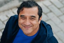 از زمین فوتبال تا آنتن زنده؛ خداداد عزیزی در حلقه پایان‌ناپذیر بحران‌ها