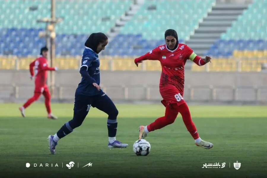 عکس| یک سگ بازی پرسپولیس – گل‌گهر را بهم ریخت