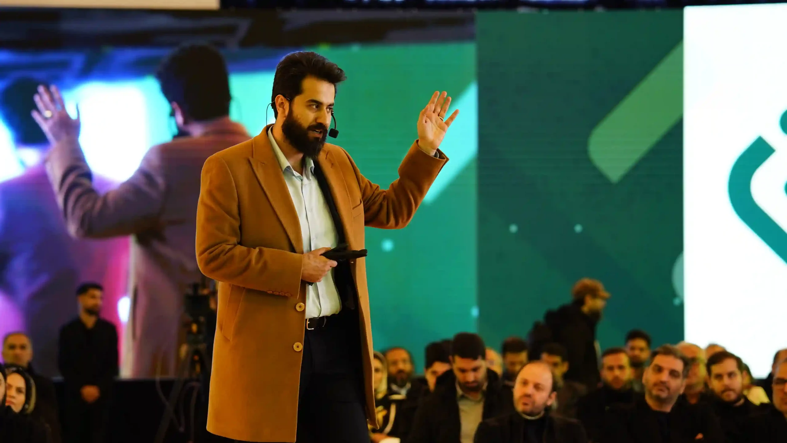 گزارش تصویری رویداد ملی رعنا؛ با محوریت سلامت و سوء تغذیه