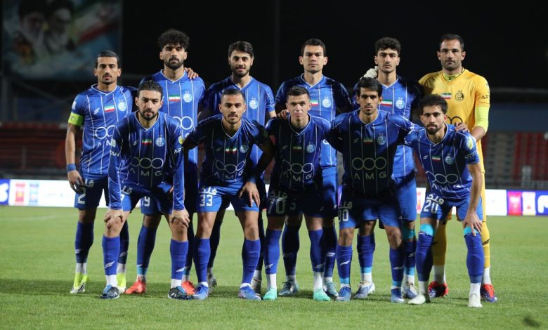 عکس | سرمربی جدید استقلال تماشاگر بازی با مس