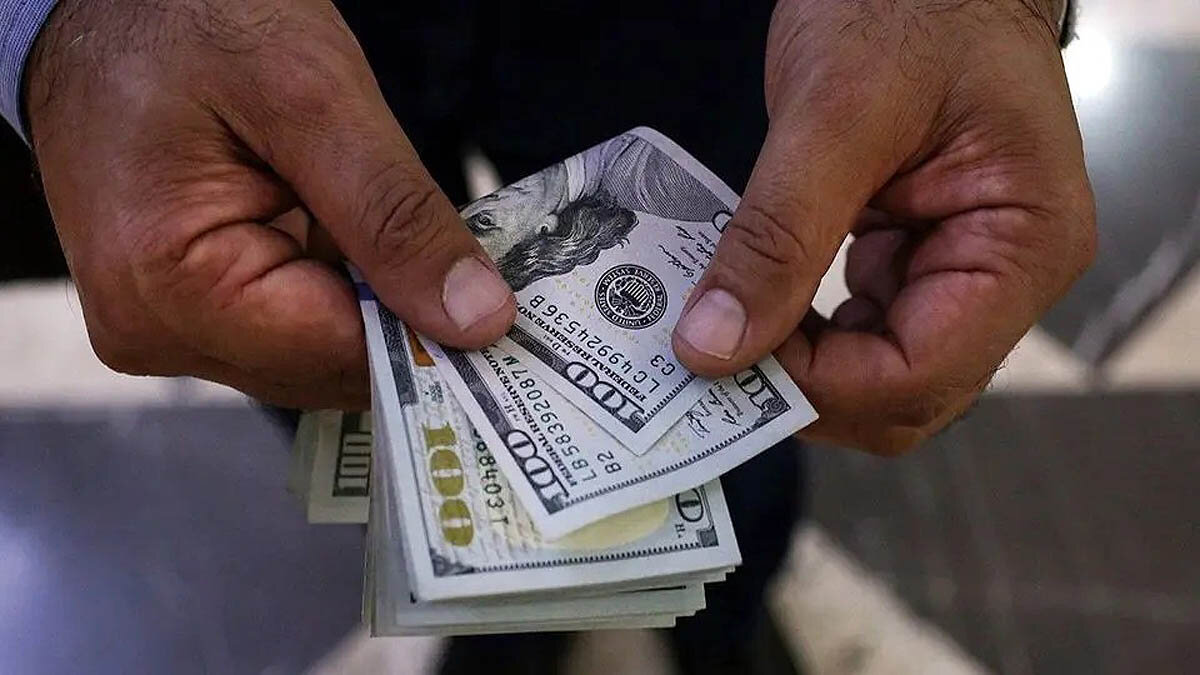 کسی جلودار بازار ارز نیست؛ قیمت دلار ۲هزار تومان گران شد