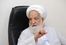 طعنه آیت‌الله مسعودی خمینی به تندروها: کنار نشسته‌اید و می‌گویید لنگش کن!