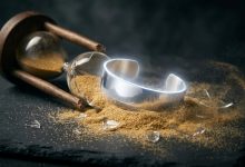عمر نقره چند سال است؟ راهنمای ماندگاری، خوردگی و نگهداری نقره