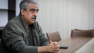 کارشناس محبوب صداوسیما: آمریکا ۱۰۰ آب‌نبات جلوی ایران انداخته تا یک مروارید بگیرد! +ویدیو
