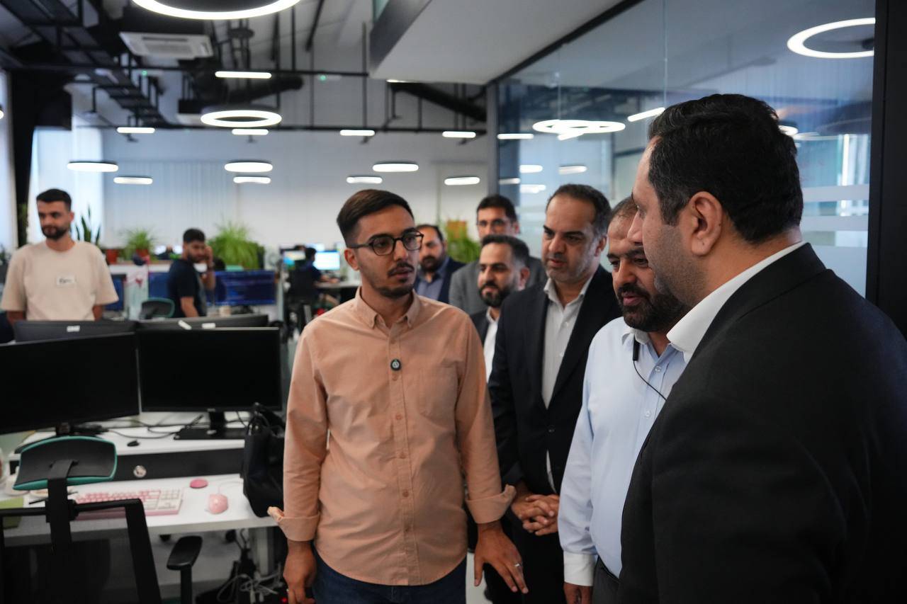 بازدید معاون فناوری و نوآوری وزارت ارتباطات در بازدید از مجموعه سروش&zwnj;پلاس