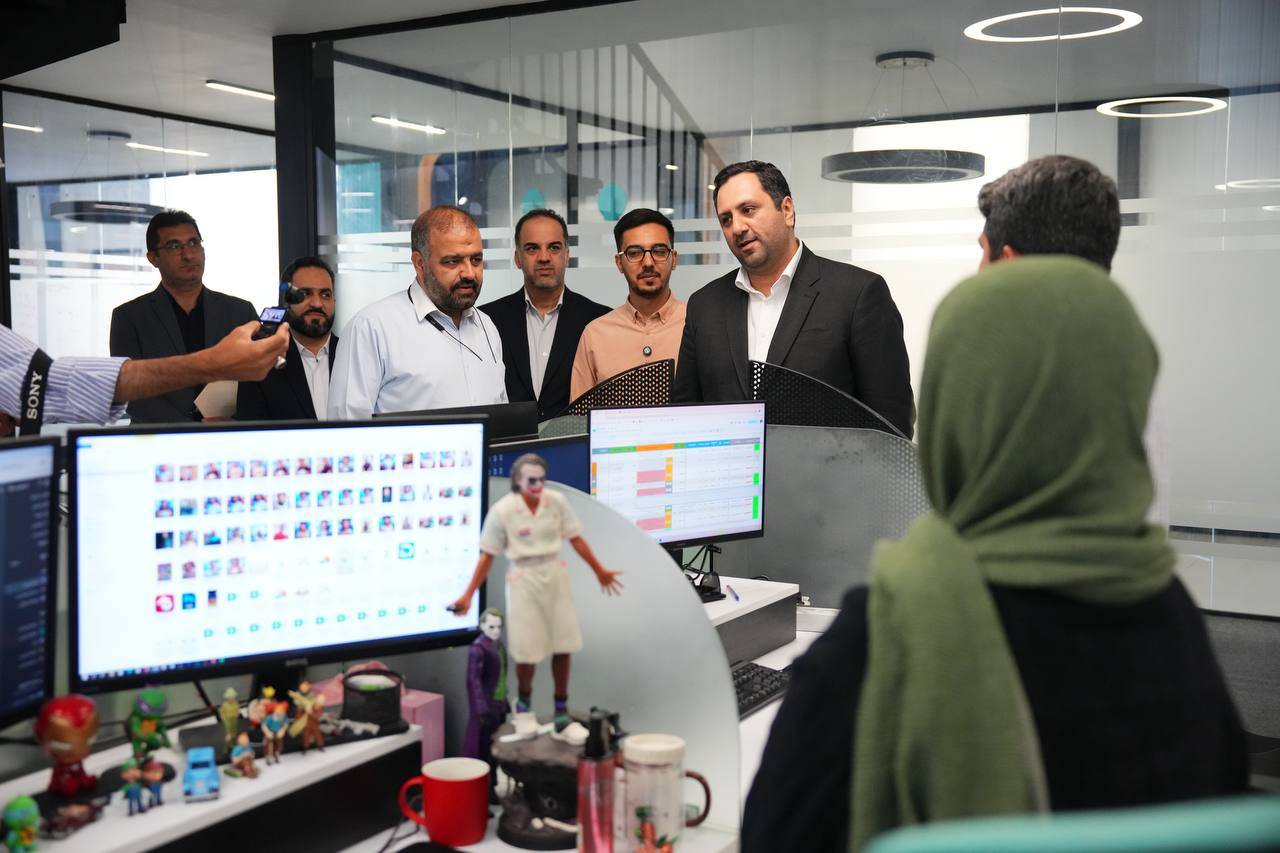 بازدید معاون فناوری و نوآوری وزارت ارتباطات در بازدید از مجموعه سروش&zwnj;پلاس