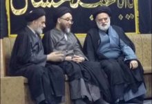 فرزند ارشد رهبر شهید همراه با فرزندان آیت‌الله سیستانی در انتظار پیکر امام شهید