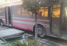 برخورد اتوبوس بدون مسافر با ۷ خودرو و موتور؛ روایت شرکت واحد از حادثه خیابان ولی‌عصر