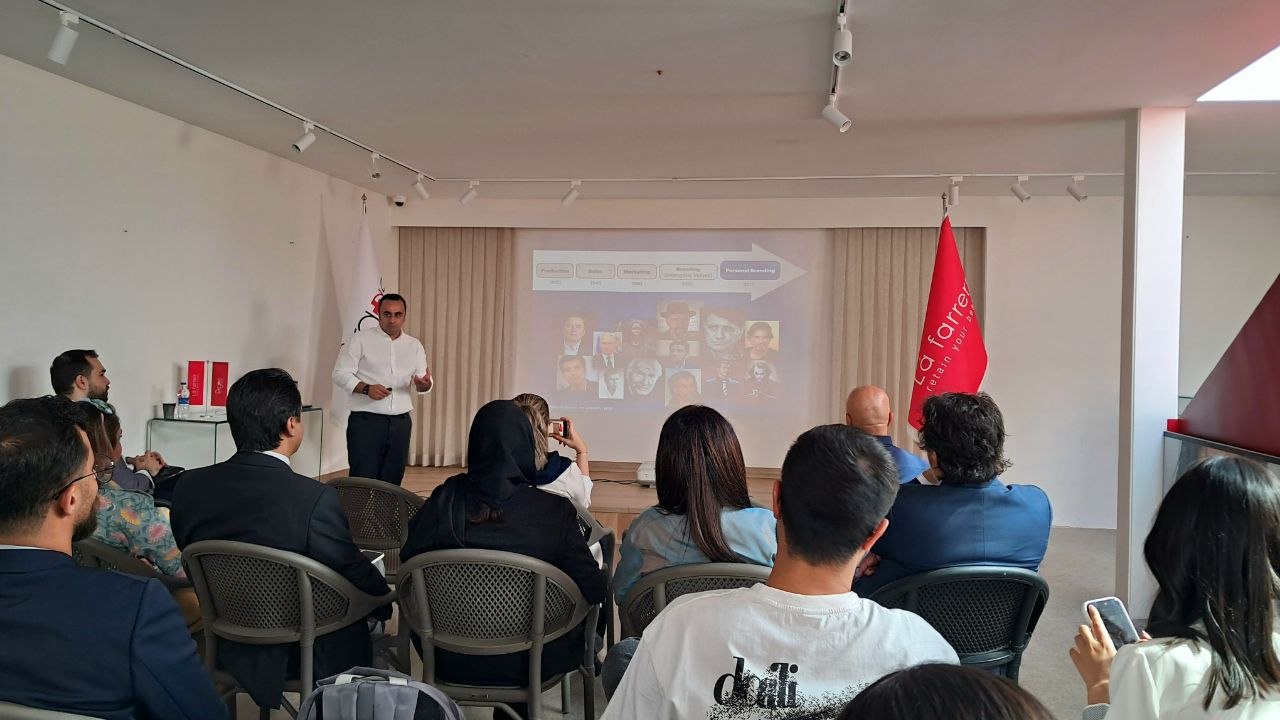 امیررضا کشاورز، مدیرعامل قطبینو و مشاور برندسازی شخصی