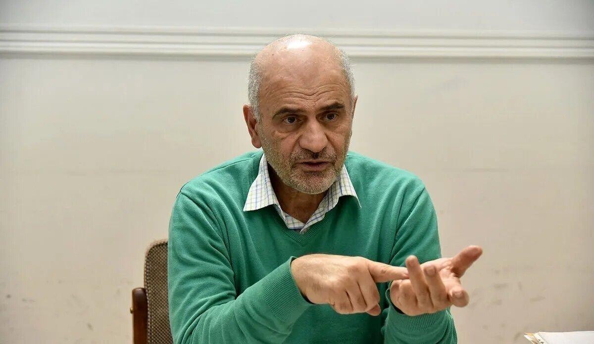 فرشاد مؤمنی: سیاست های تورم زا جامعه را به قهقرا میبرد!