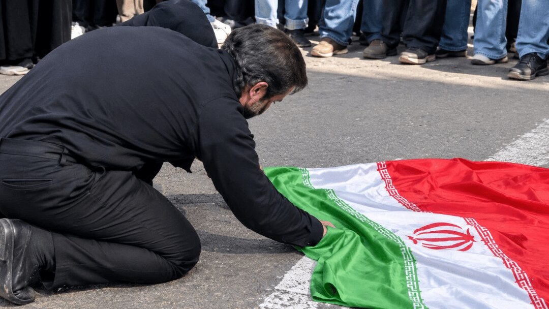 دانشجوی پرچمسوز
