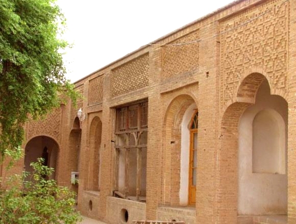 نمایی از خانه قدیمی گازر